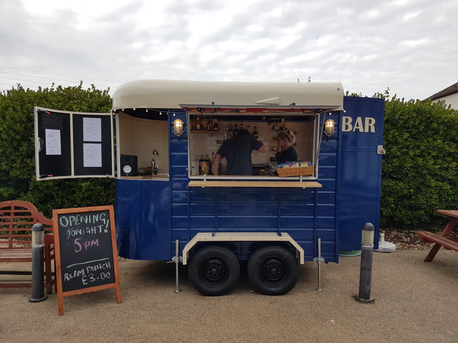 The George West Bay – A Traditional Pub